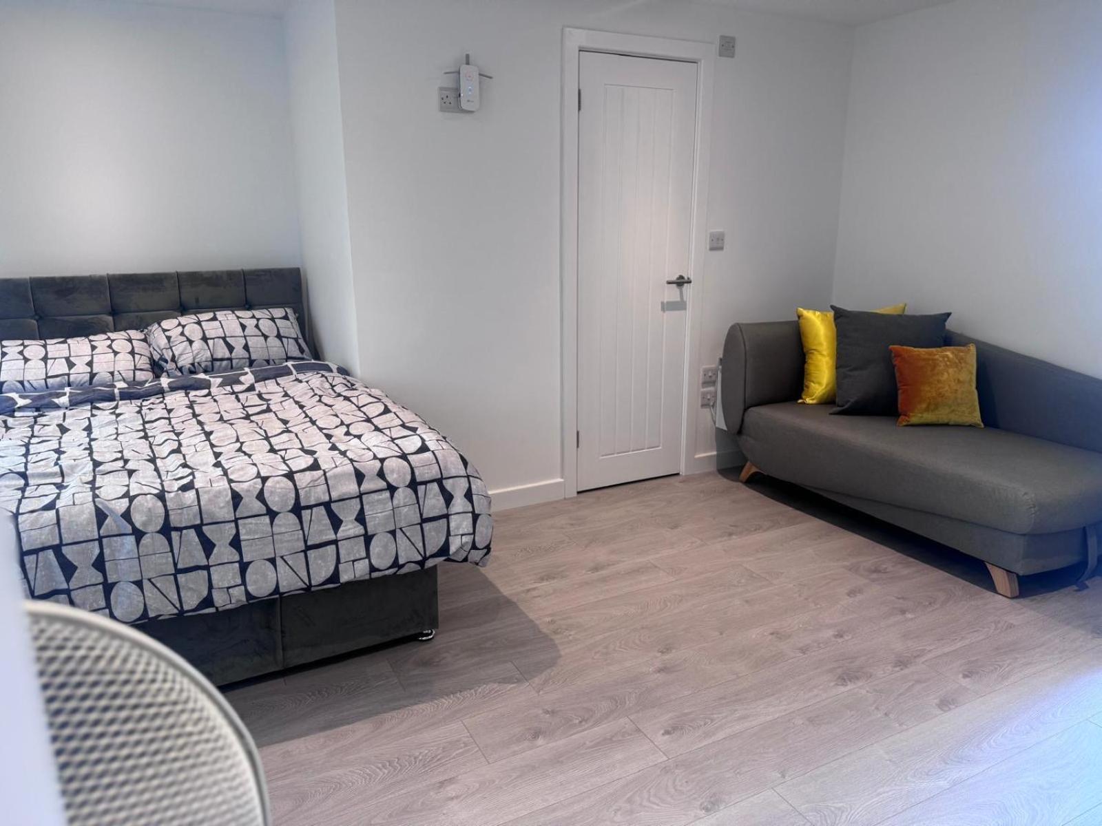 Flat Apartment *